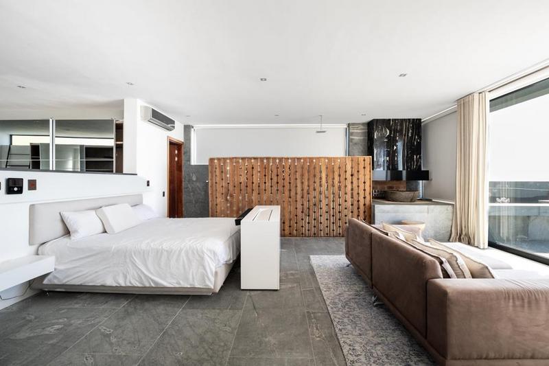 7 Bedroom Property for Sale in Bantry Bay Western Cape